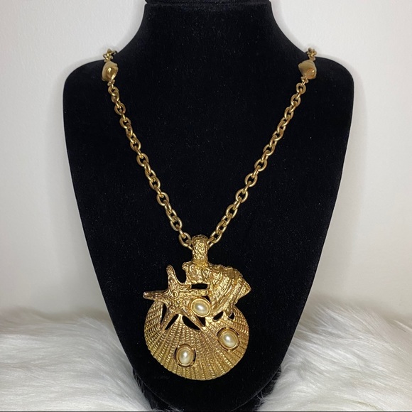 ๐2 for $25-Vintage Gold Tone Sea Shell Necklace - Picture 2 of 9